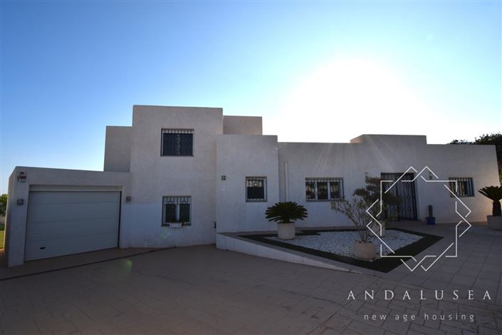 Image No.58-3 Bed Property for sale