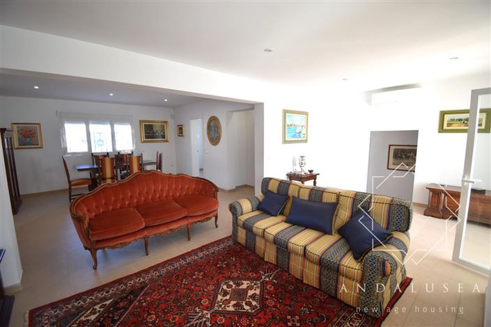 Image No.8-3 Bed Property for sale