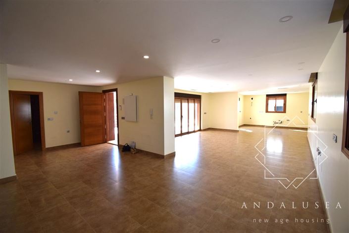 Image No.14-5 Bed Property for sale