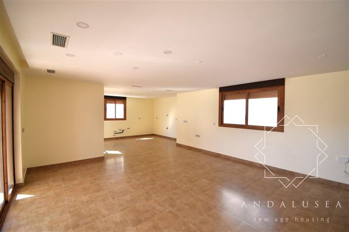 Image No.15-5 Bed Property for sale