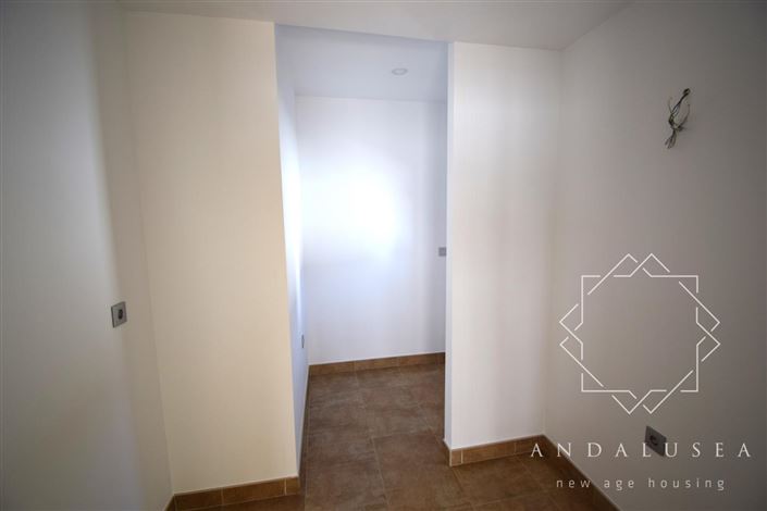 Image No.20-5 Bed Property for sale