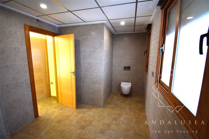 Image No.23-5 Bed Property for sale