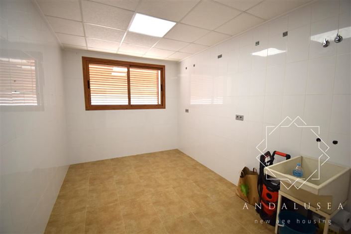 Image No.24-5 Bed Property for sale