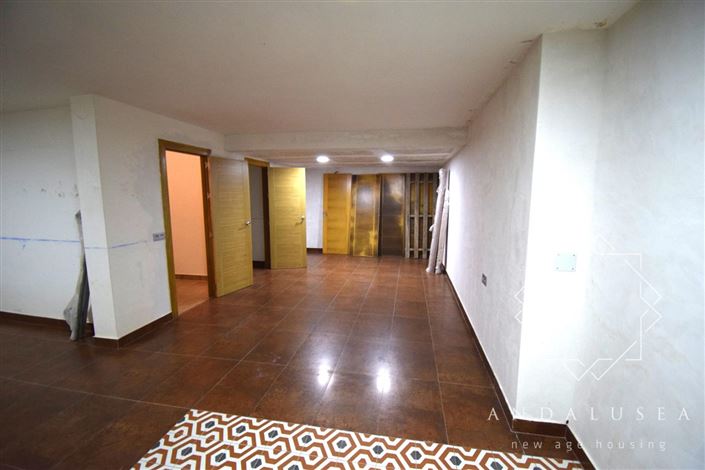 Image No.31-5 Bed Property for sale