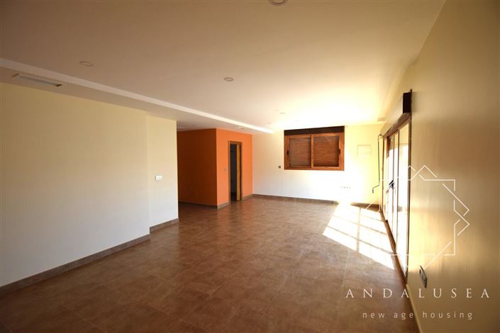 Image No.36-5 Bed Property for sale