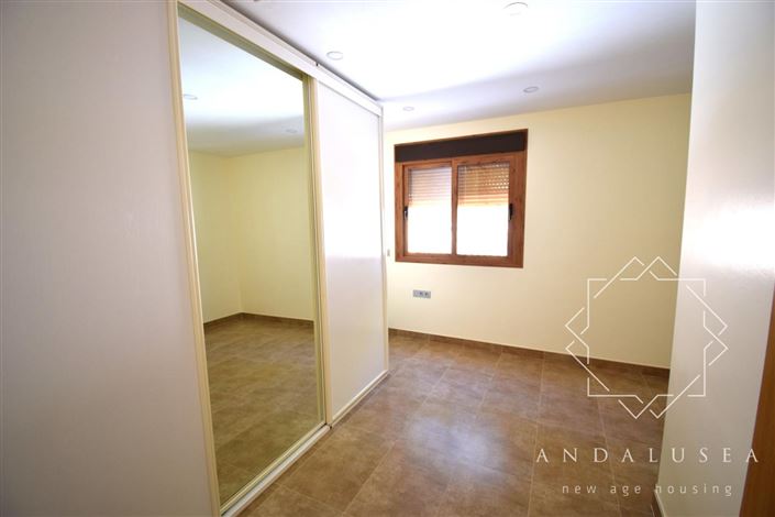 Image No.40-5 Bed Property for sale