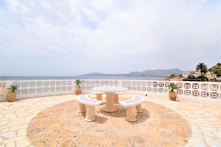 Image No.1-8 Bed Property for sale