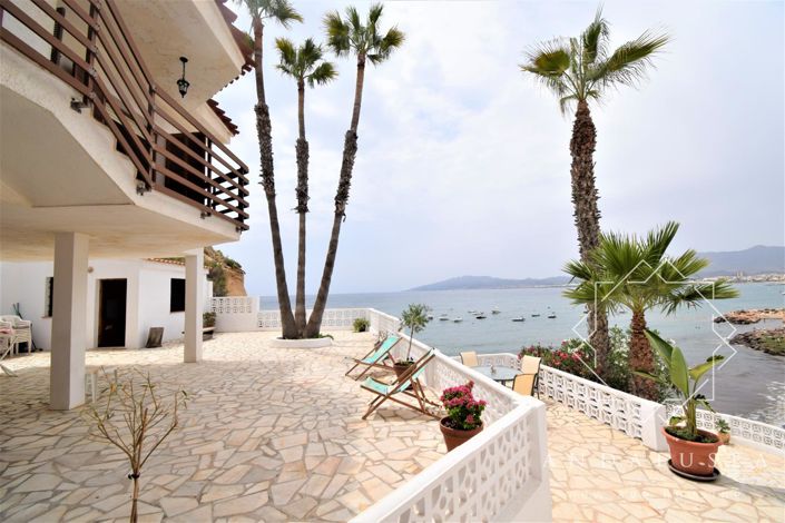 Image No.1-8 Bed Property for sale