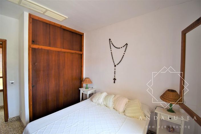 Image No.22-8 Bed Property for sale