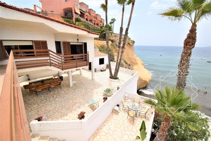 Image No.55-8 Bed Property for sale