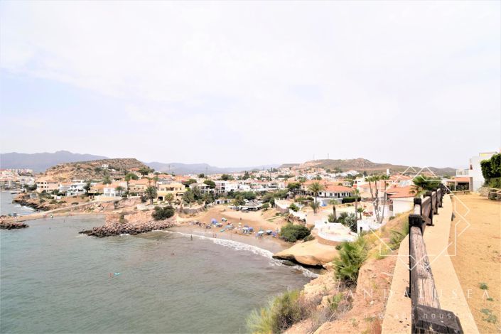 Image No.60-8 Bed Property for sale