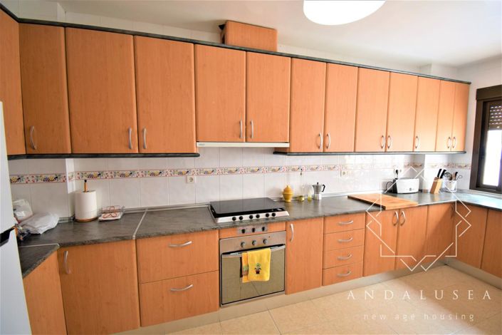 Image No.8-8 Bed Property for sale