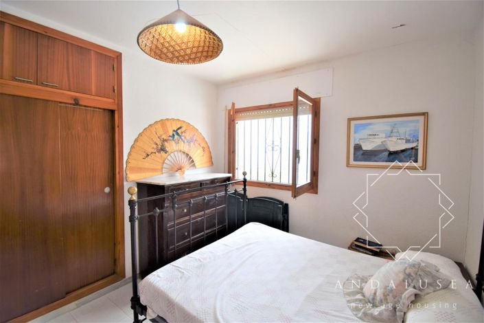 Image No.10-8 Bed Property for sale