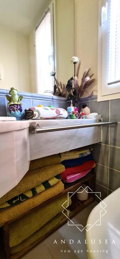 Image No.37-2 Bed Property for sale