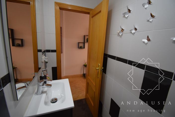 Image No.25-2 Bed Property for sale
