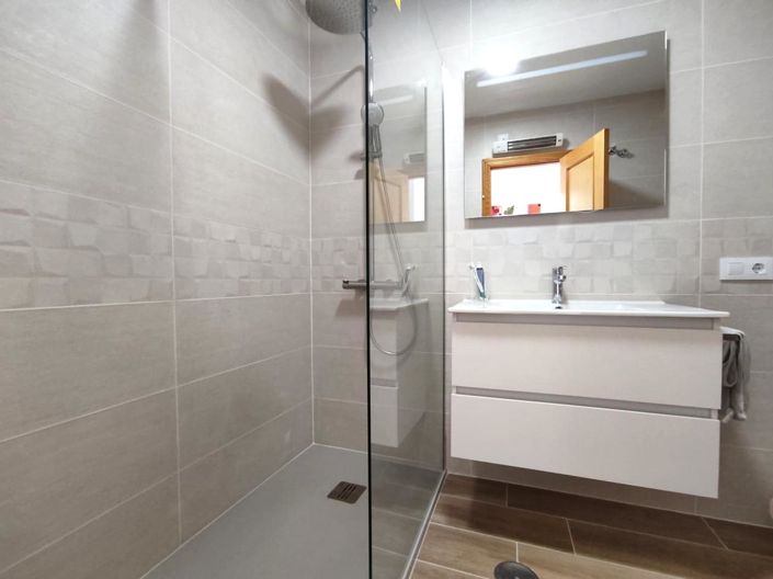 Image No.27-2 Bed Property for sale