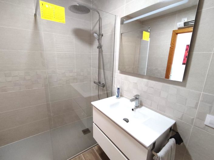Image No.28-2 Bed Property for sale