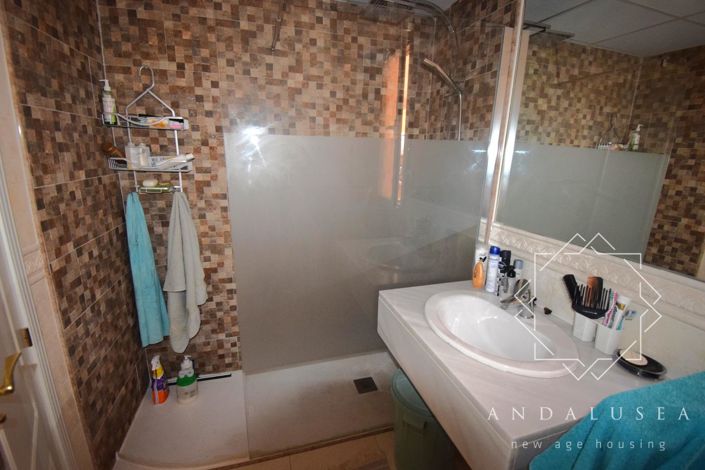 Image No.17-2 Bed Property for sale