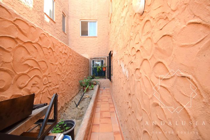 Image No.27-2 Bed Property for sale