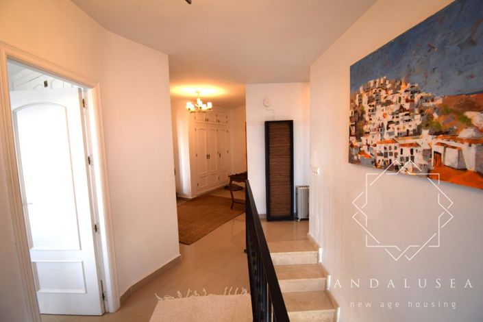 Image No.25-4 Bed Property for sale