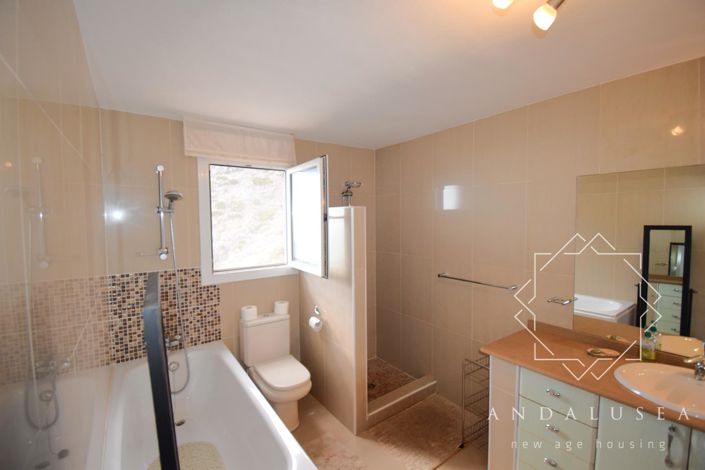 Image No.26-4 Bed Property for sale