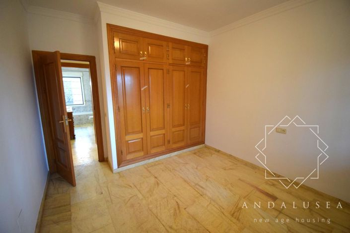 Image No.13-4 Bed Property for sale