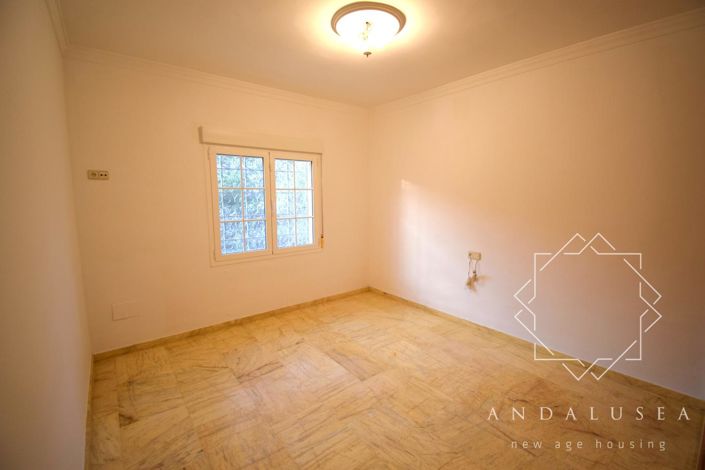 Image No.18-4 Bed Property for sale