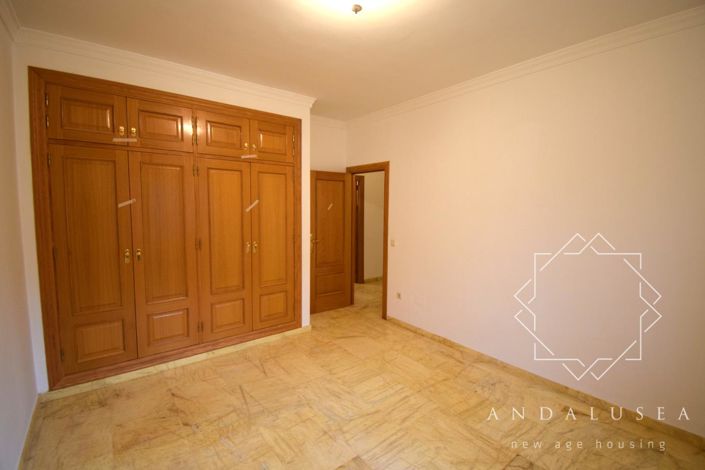 Image No.20-4 Bed Property for sale