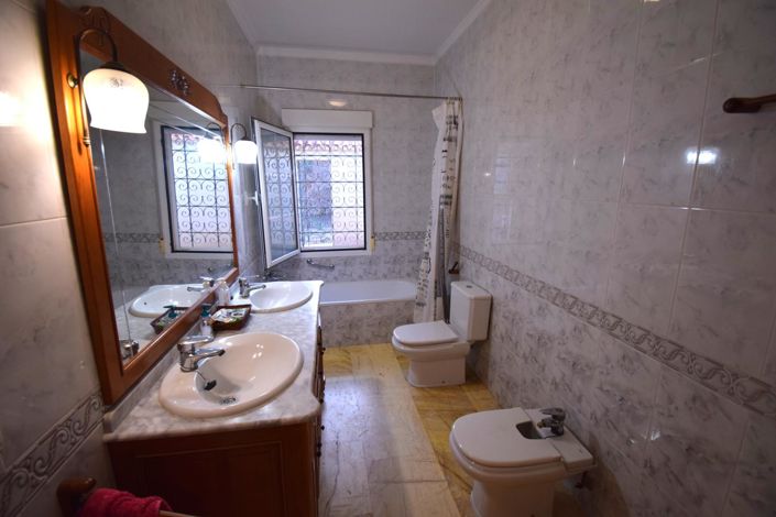 Image No.24-4 Bed Property for sale