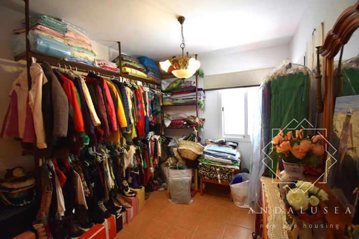 Image No.20-3 Bed Property for sale