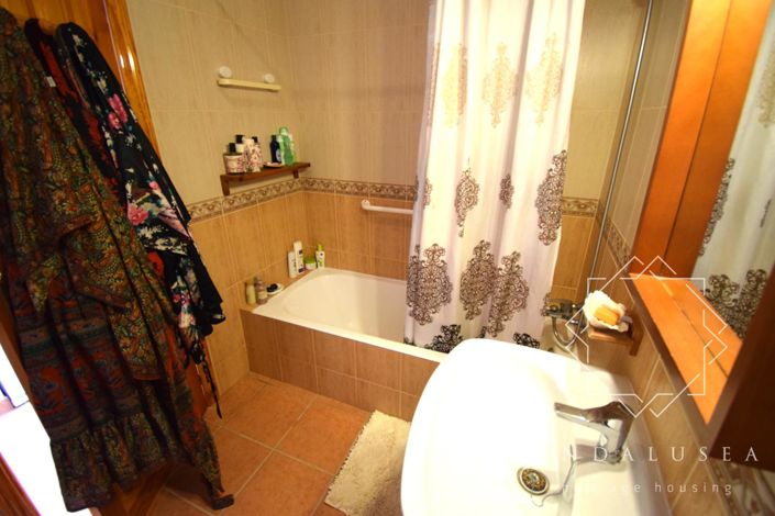 Image No.26-3 Bed Property for sale