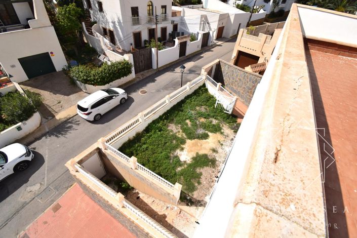 Image No.10-3 Bed Property for sale