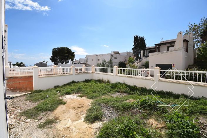 Image No.12-3 Bed Property for sale