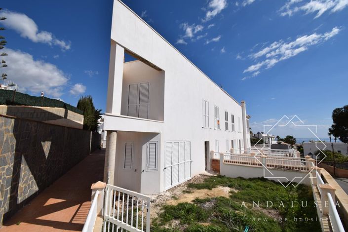 Image No.3-3 Bed Property for sale