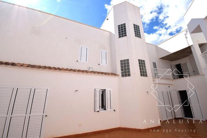 Image No.41-3 Bed Property for sale