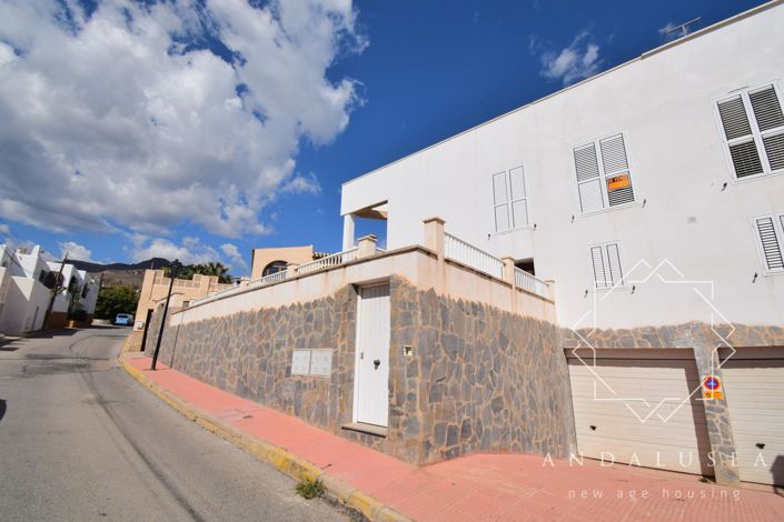 Image No.45-3 Bed Property for sale