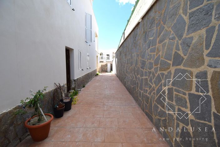 Image No.54-3 Bed Property for sale