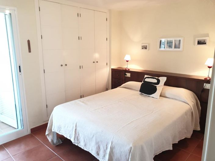 Image No.19-3 Bed Property for sale