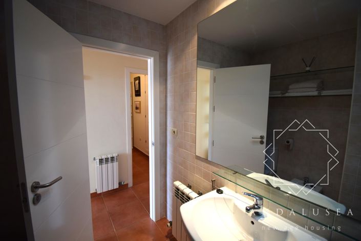 Image No.25-3 Bed Property for sale