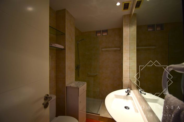 Image No.26-3 Bed Property for sale