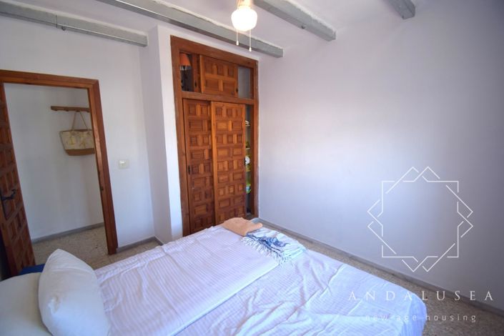 Image No.16-3 Bed Property for sale