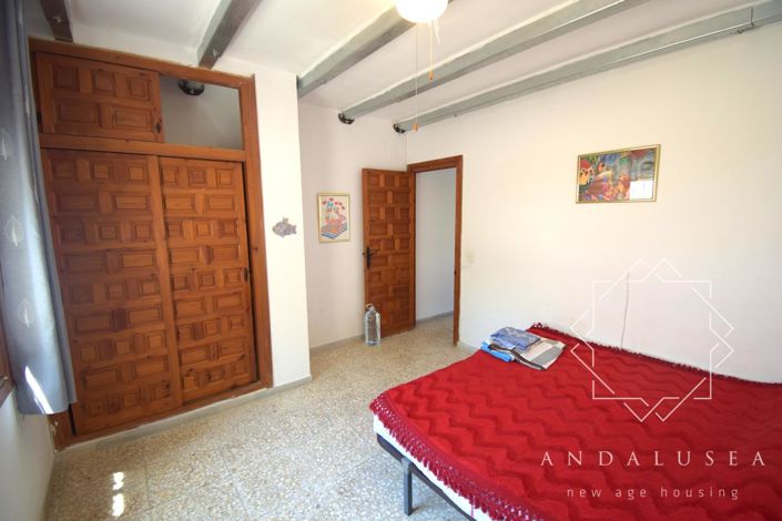 Image No.24-3 Bed Property for sale