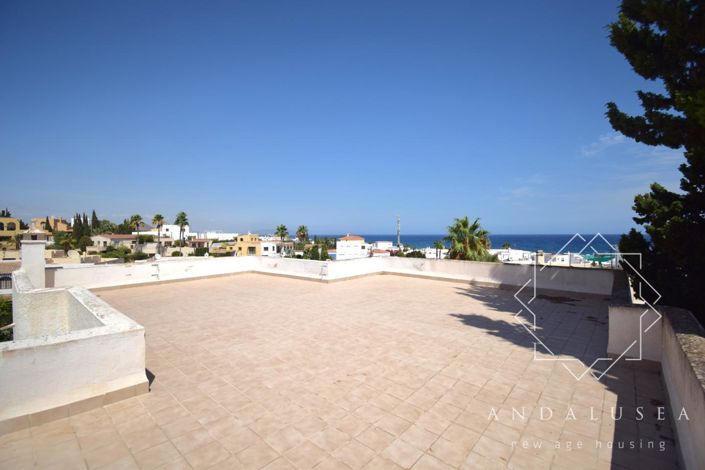 Image No.32-3 Bed Property for sale