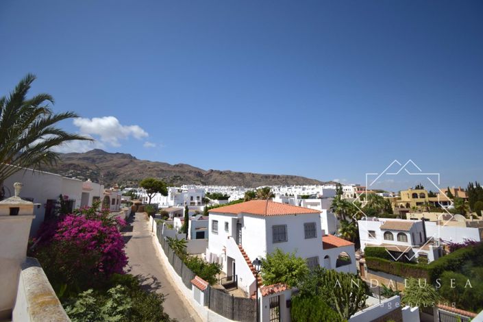 Image No.50-3 Bed Property for sale