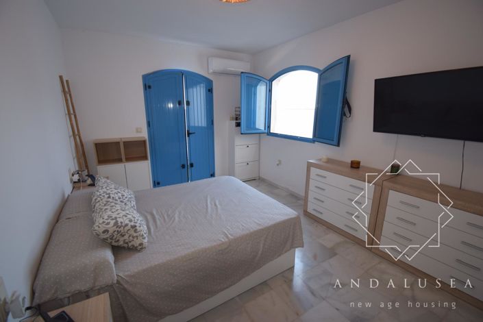 Image No.22-3 Bed Property for sale