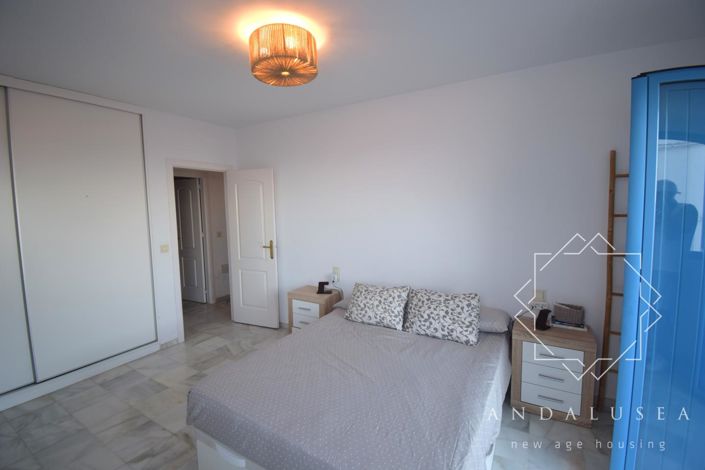 Image No.26-3 Bed Property for sale