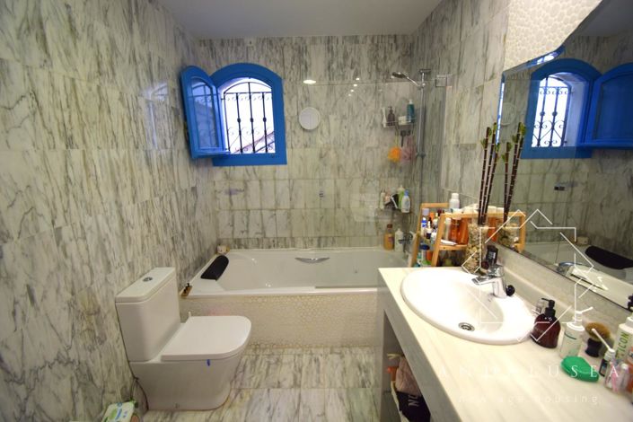 Image No.27-3 Bed Property for sale