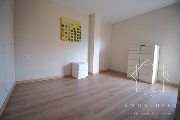 Image No.25-3 Bed Property for sale