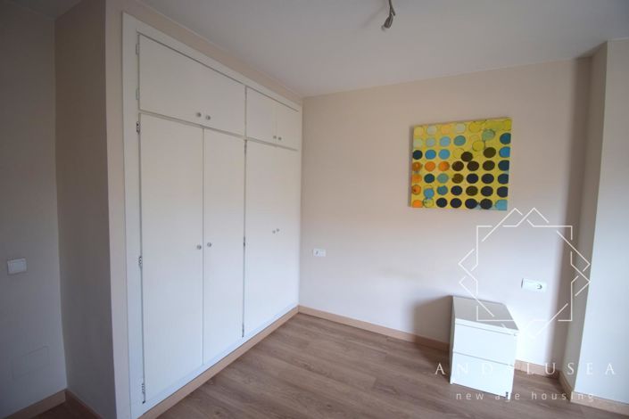 Image No.26-3 Bed Property for sale