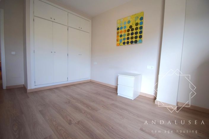 Image No.27-3 Bed Property for sale